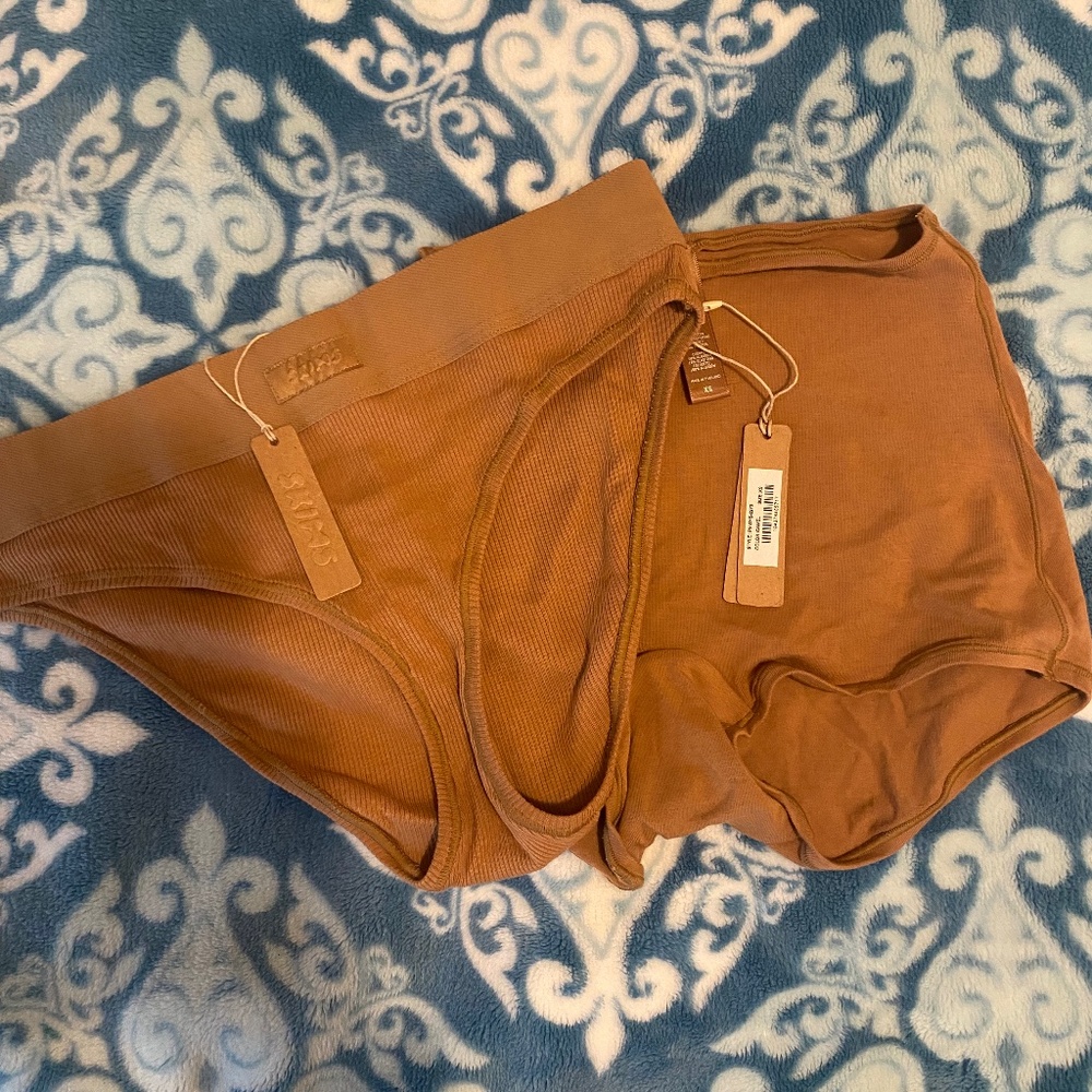 2 skims underwear